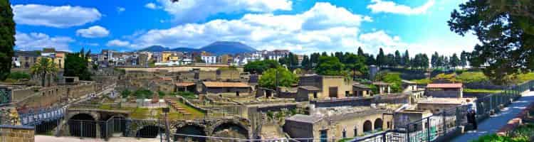 The walking tour and guided tour of the Archaeological Excavations of Herculaneum shows the beauty of a Roman city that has remained almost intact for over two thousand years