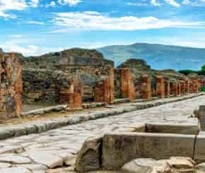 Walking Guided Tour of the Archaeological Excavations of Pompeii