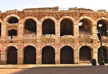Visit and a guided tour of the Arena di Verona