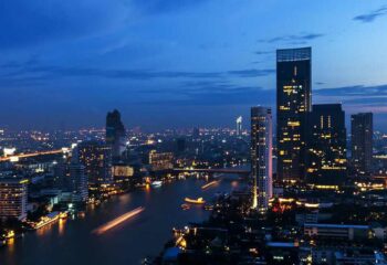 Life in Bangkok at night